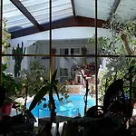 Oda ve Kahvaltı Le Relais De La Cure