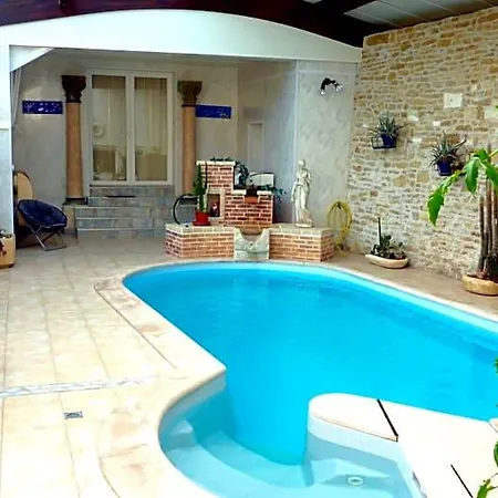 Le Relais De La Cure Bed & Breakfast 3*