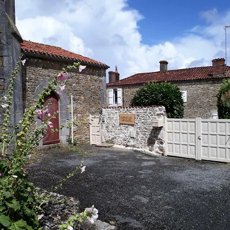 Le Relais De La Cure Bed & Breakfast