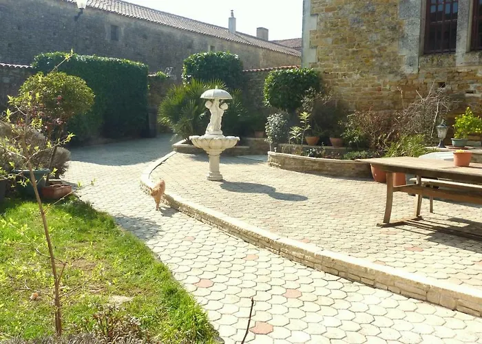 Le Relais De La Cure Bed & Breakfast 3*