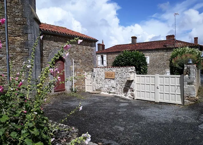 Le Relais De La Cure Bed & Breakfast